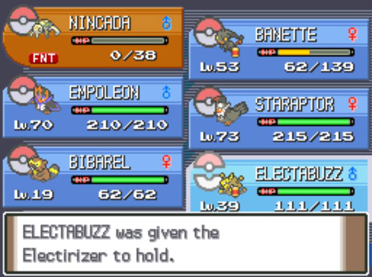Giving Electabuzz an Electirizer to hold before trading it to another player / Pokémon Platinum