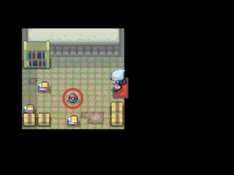 Entering the room and finding a Poké Ball item. / Pokémon Platinum