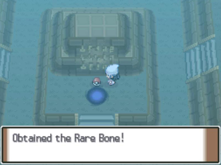 Picking up a Rare Bone in Giratina’s room. / Pokémon Platinum